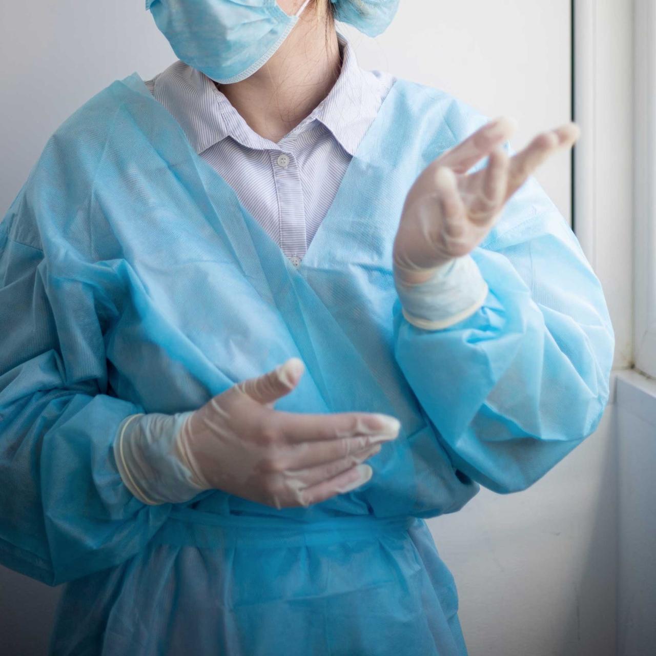 Medline Protective Overhead Isolation Gown XL 50Ct Medline Protective Overhead Isolation Gown XL 50Ct