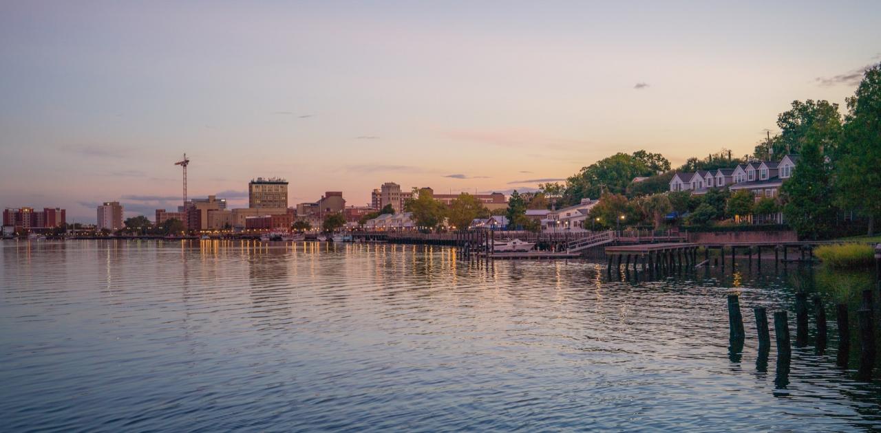 Shops and restaurants on Wilmington Downtown Riverwalk, Wilmington ...
