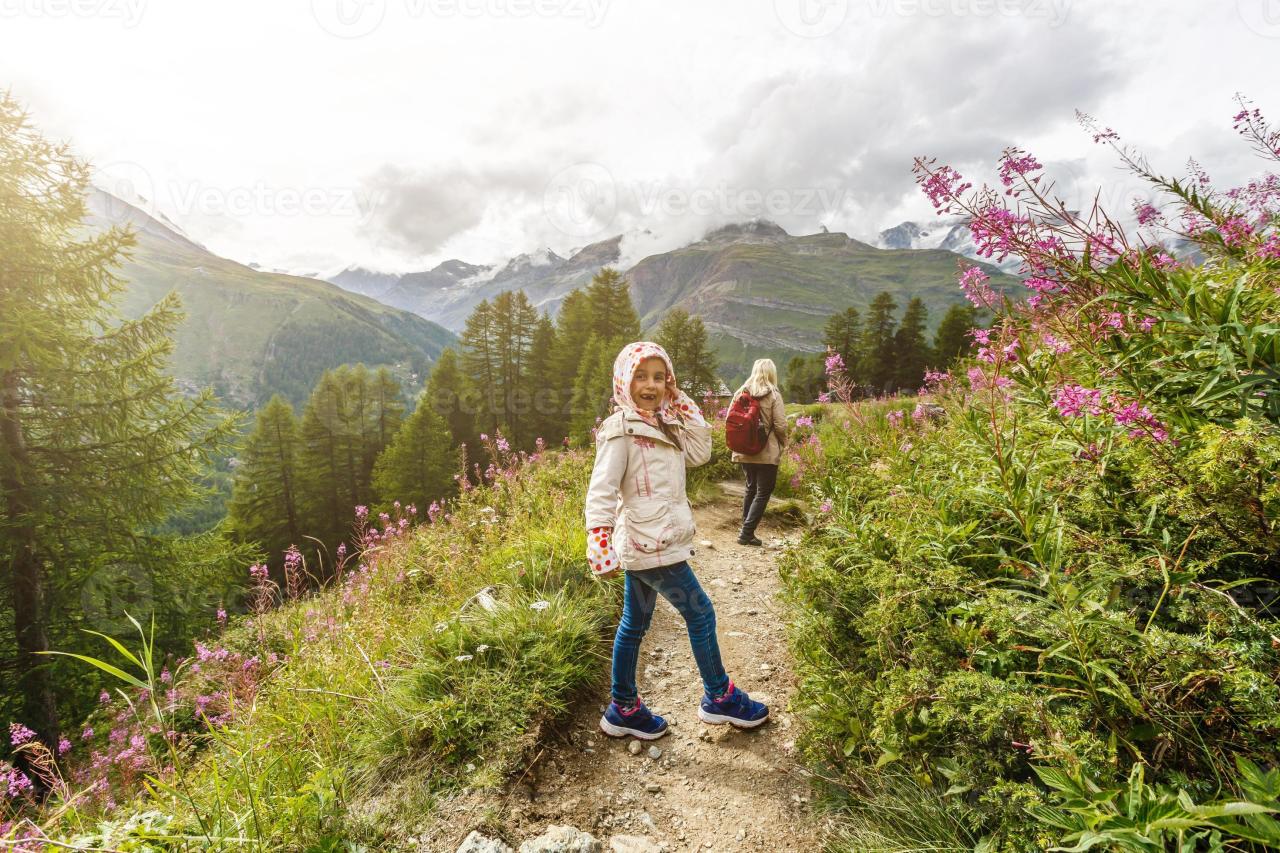 9 Best Women’s Hiking Shirts In Australia For 2024